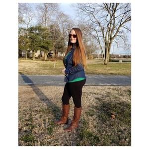 Meet your Posher, Alexis